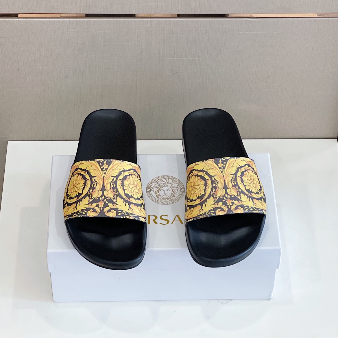 DÉP VERSACE BAROQUE YELLOW SLIPPER