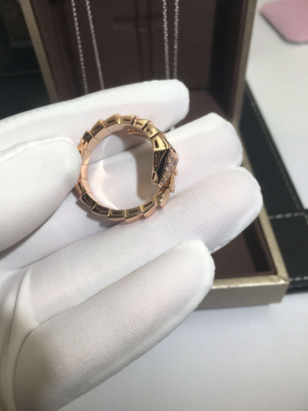 NHẪN BVLGARI Serpenti 18kt rose gold pavé diamonds
