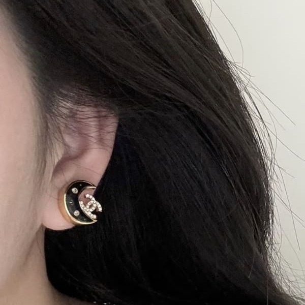 HOA TAI CHANEL CC MOON SHAPE