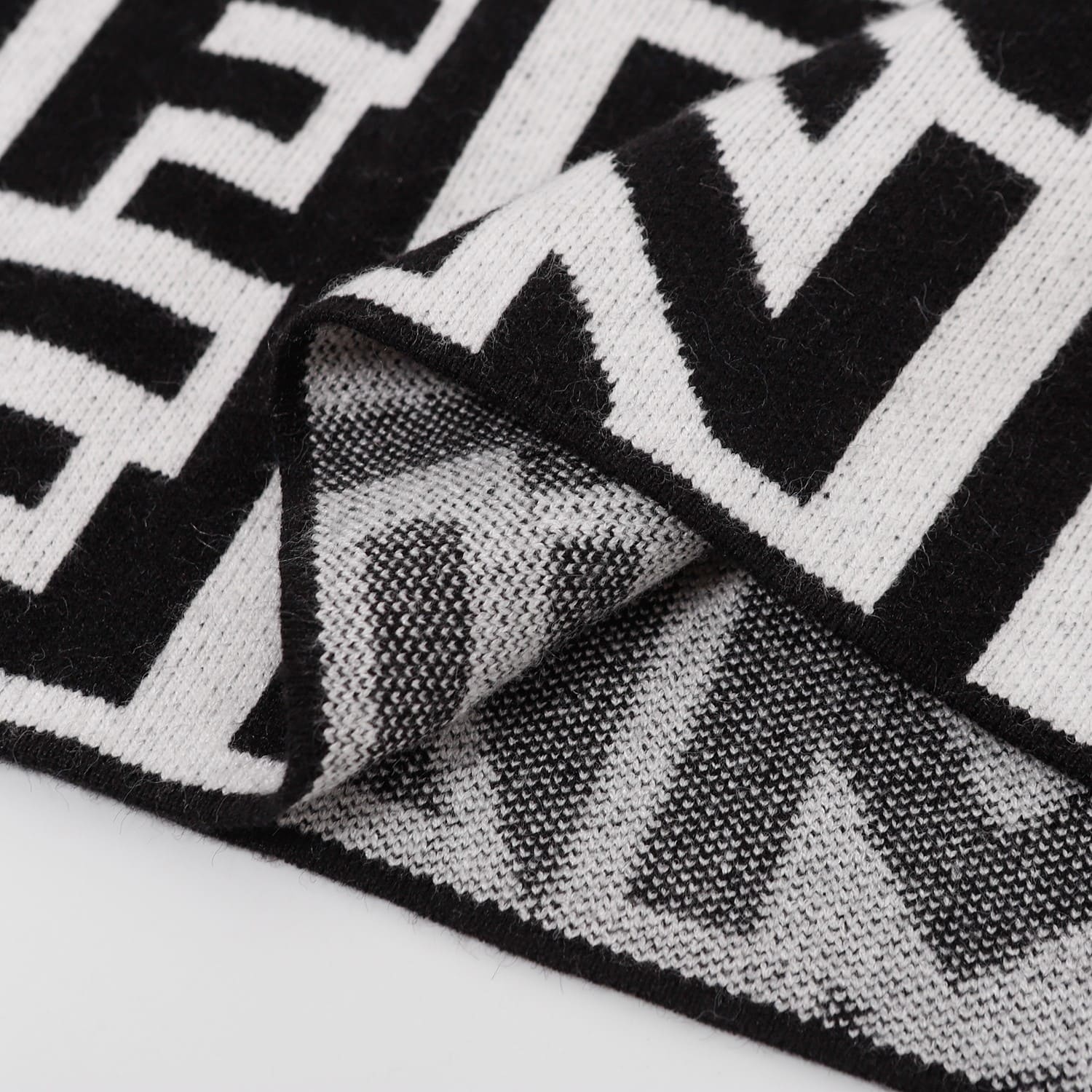 ÁO FENDI FF White and Black Sweater