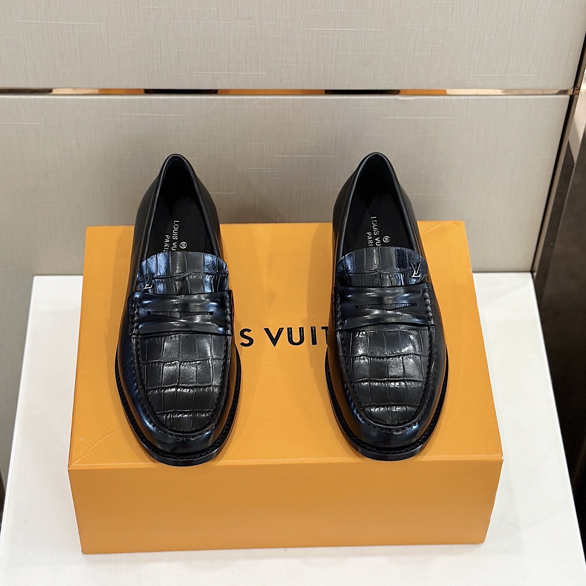 GIÀY LOUIS VUITTON GLOVE LOAFER SHOES AAA