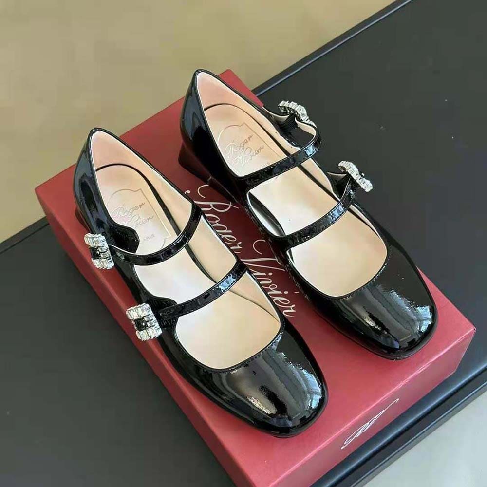 GIÀY Roger Vivier Women Trés Vivier Strass Buckle Mini Babies Ballerinas in Patent Leather
