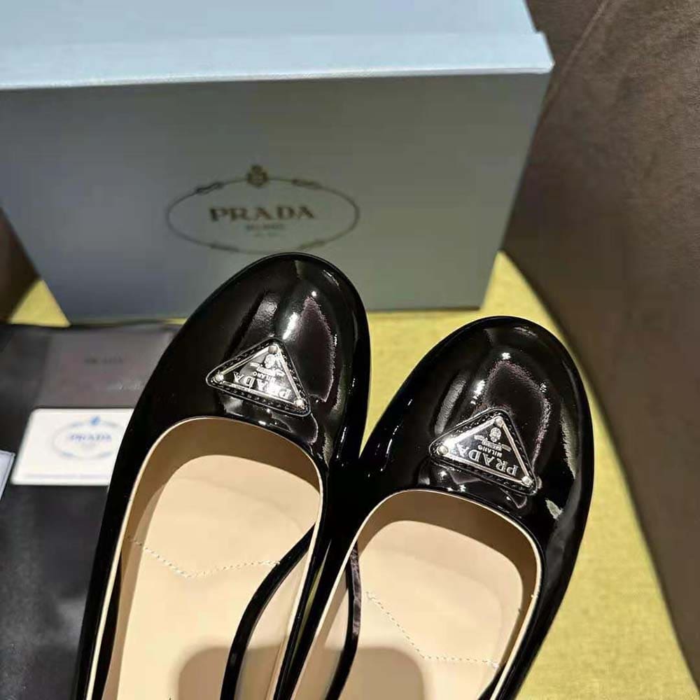 GIÀY Prada Women Patent Leather Ballerinas-Black