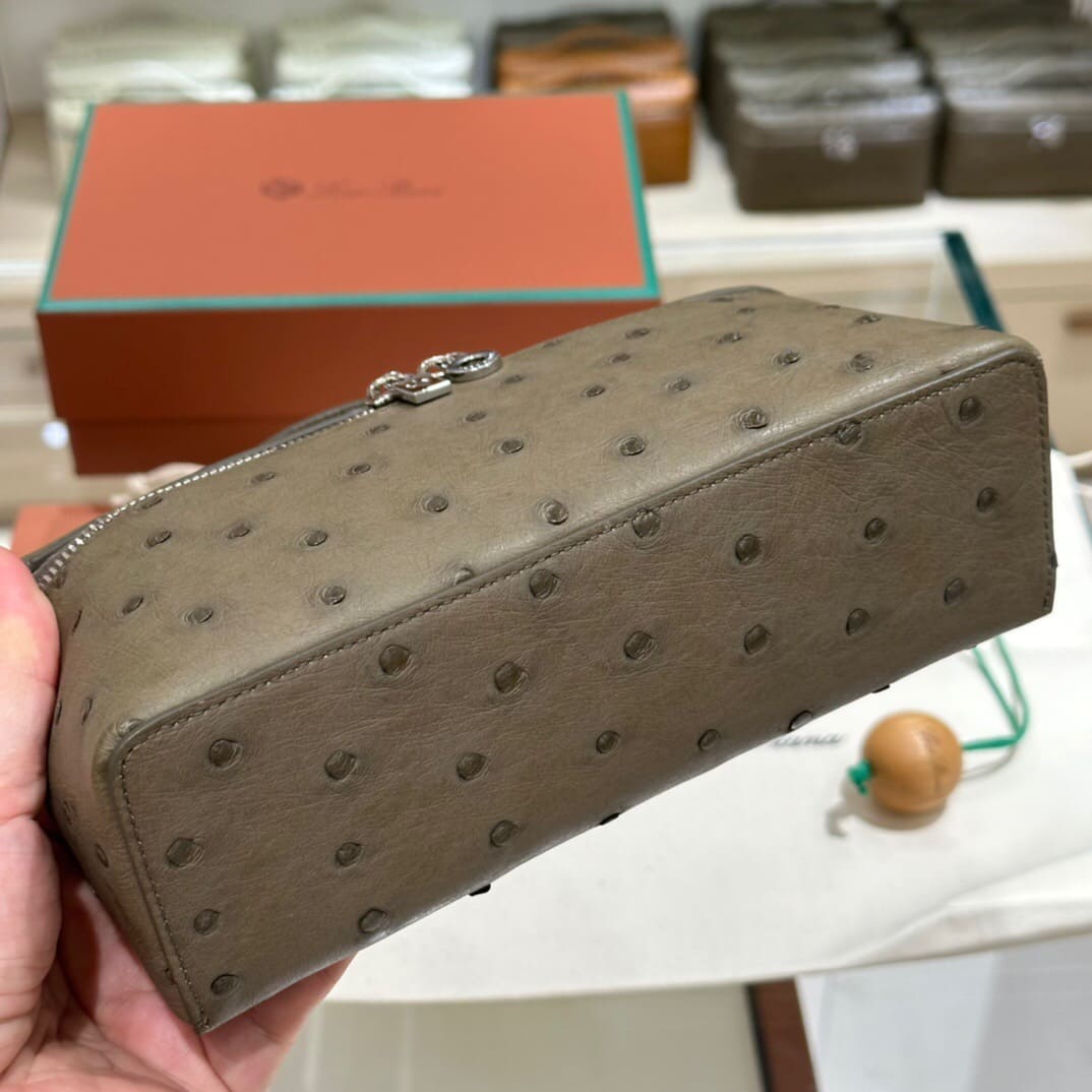 TÚI Loro Piana Women Extra Pocket L27 in Ostrich Leather Deep Green da đà điểu(Gía Liên Hệ)