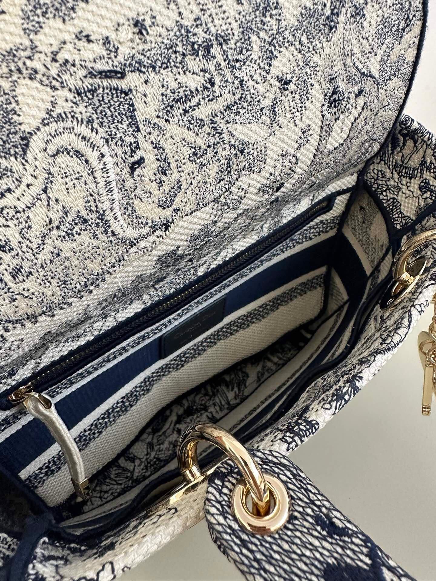 TÚI CHRISTIAN DIOR Lady D-lite Bag Blue Toile de Jouy Reverse Embroidery