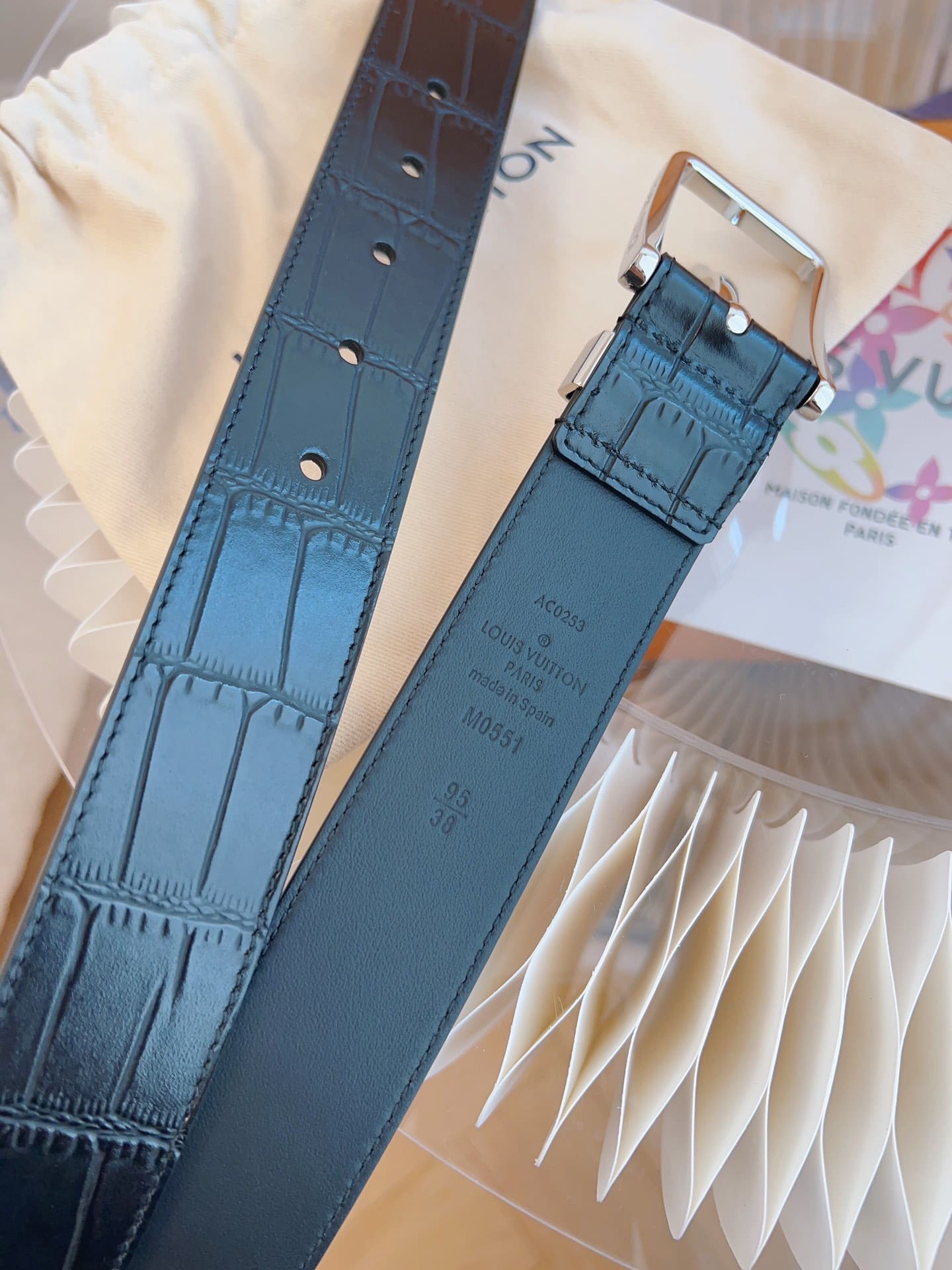 DÂY LƯNG LOUIS VUITTON SQUARE EMBOSSED CROC LEATHER Khóa bạc