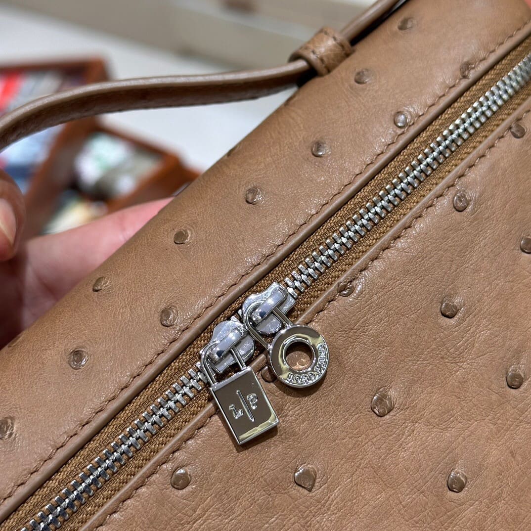 TÚI Loro Piana Women Extra Pocket L27 in Ostrich Leather Brown da đà điểu(Gía Liên Hệ)
