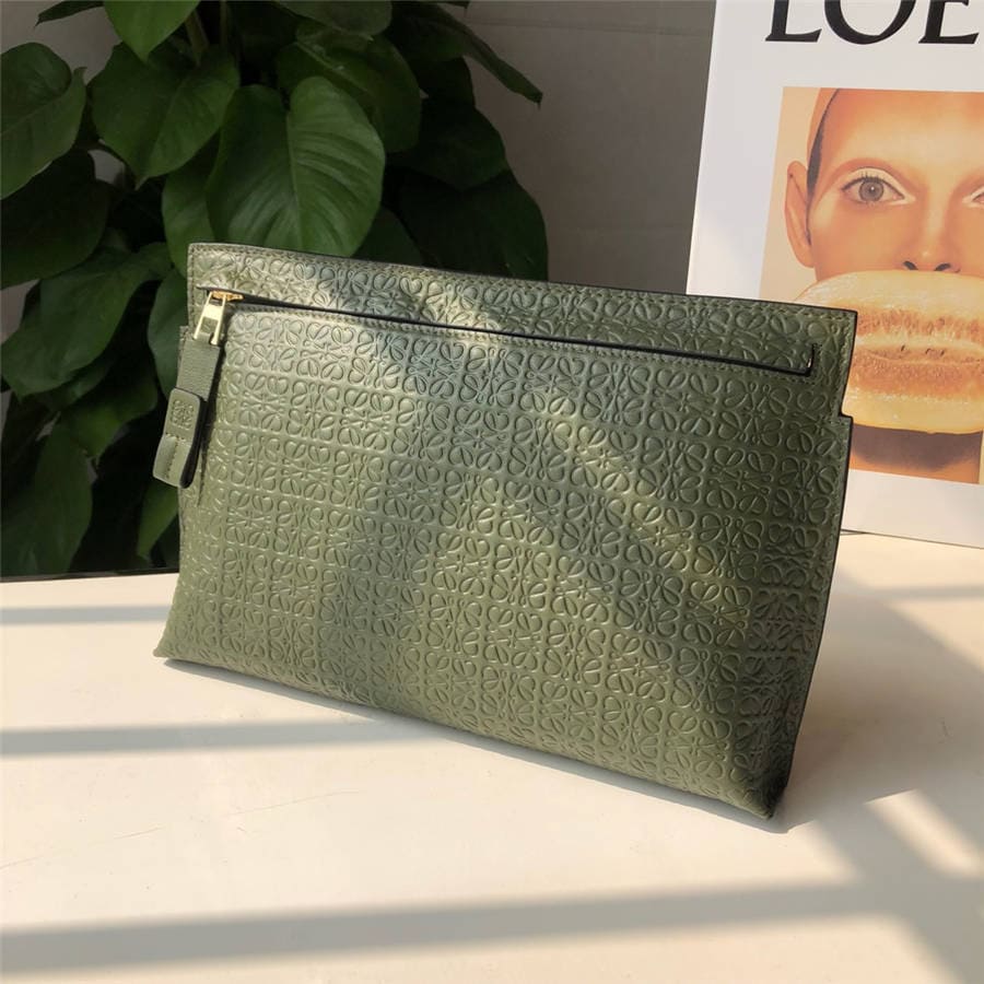 Túi LOEWE new embossed leather T-Pouch clutch Green