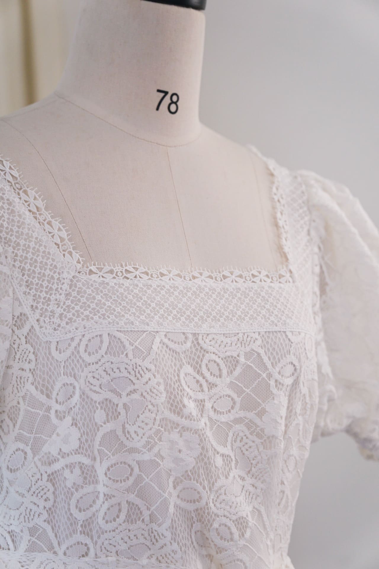 ĐẦM DIOR REN MÀU TRẮNG WHITE LONG DRESS High Classy