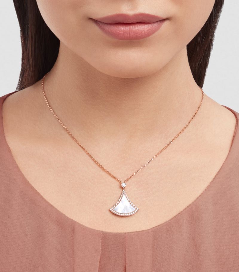 Vòng cổ BVLGARI DIVAS’ DREAM Necklace in 18 KT ngọc trai vàng hồng 18K