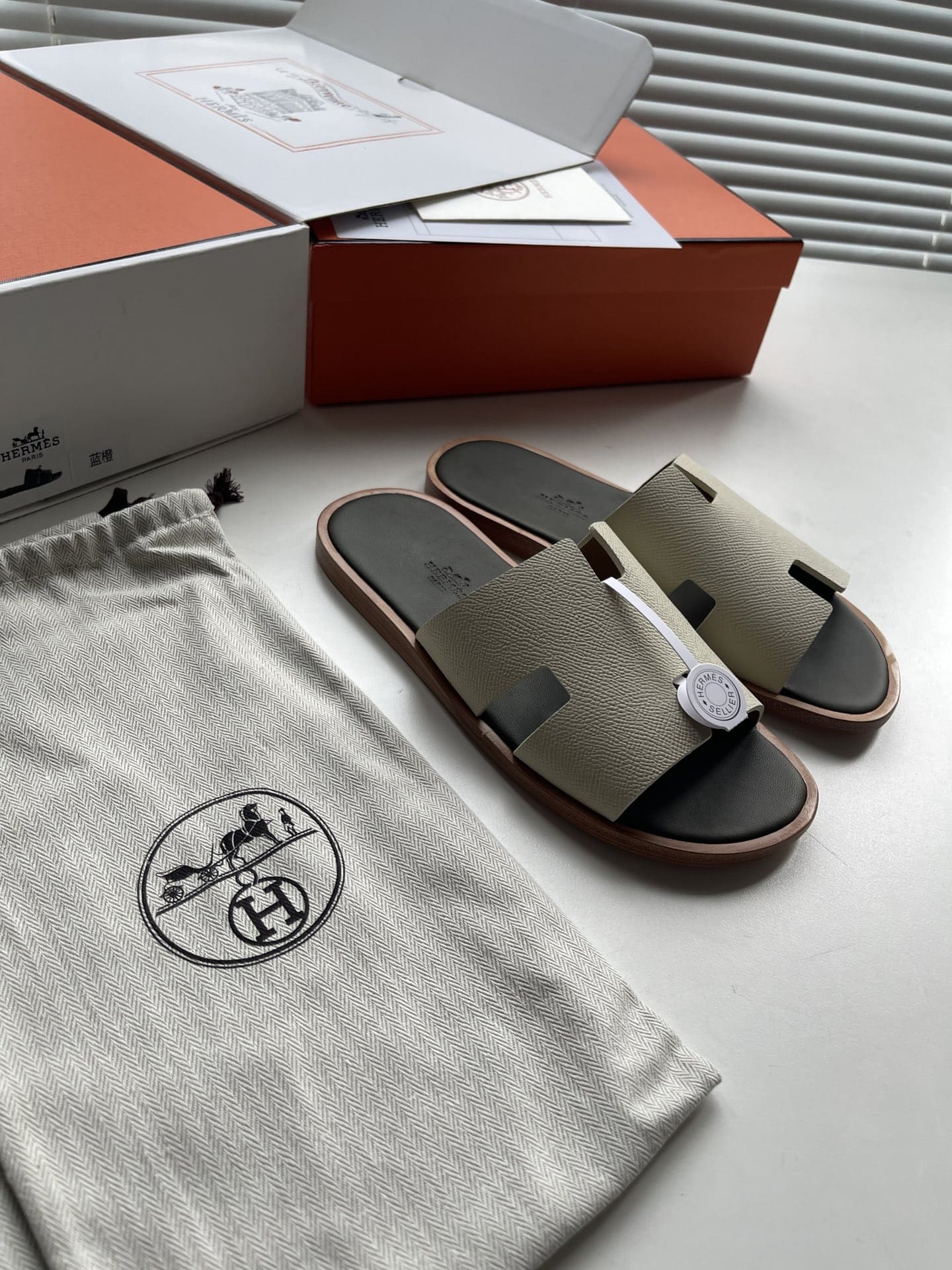 DÉP HERMES IZMIR WHITE H SANDAL AAA