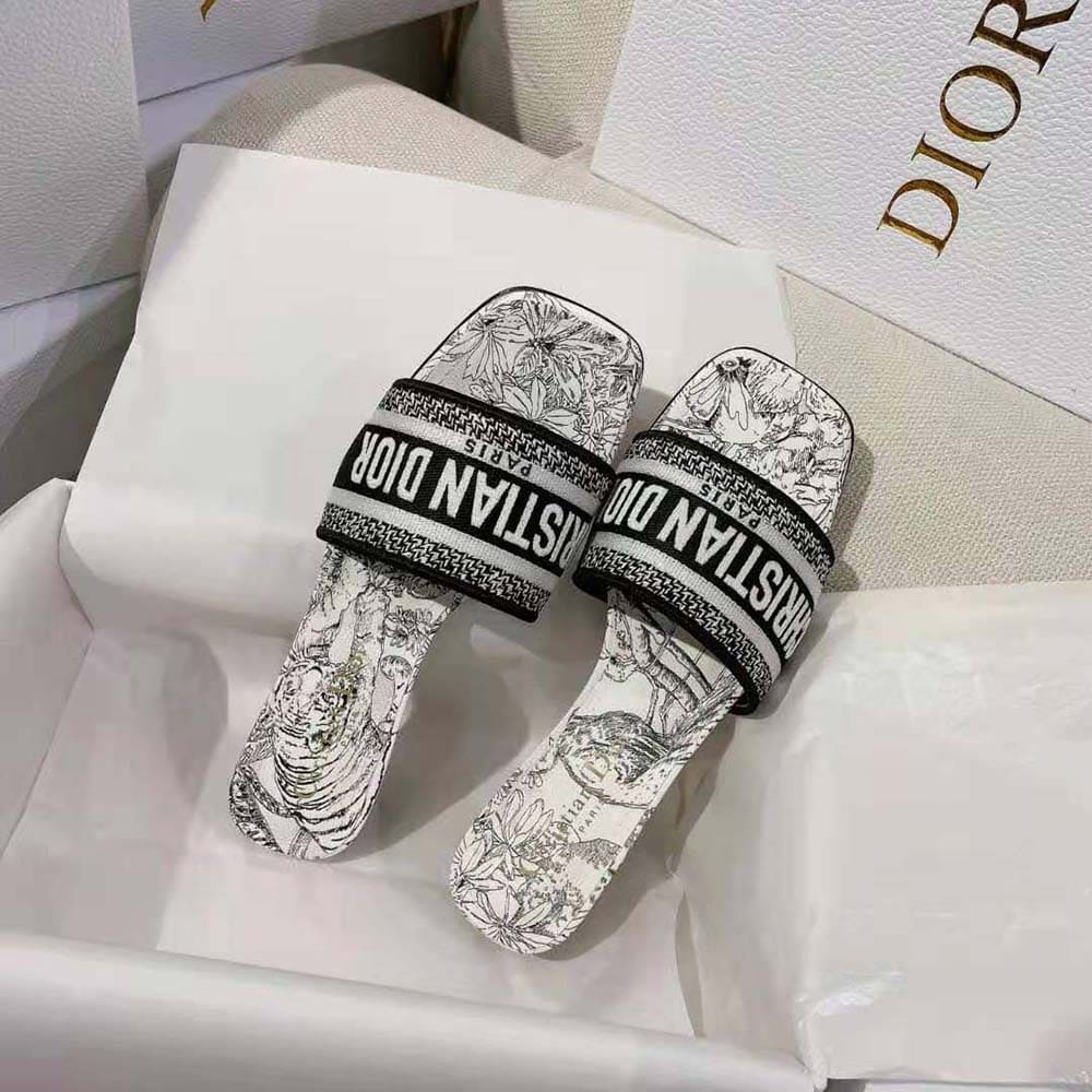 GUỐC Dior Women Dway Heeled Slide White and Black Embroidered Cotton with Toile de Jouy Voyage Motif