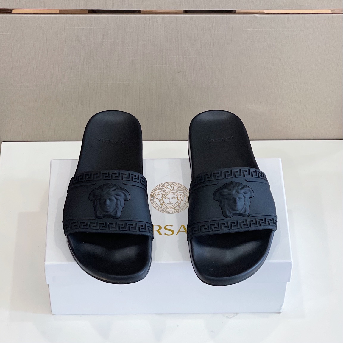DÉP VERSACE MEDUSA HEAD SLIPPER