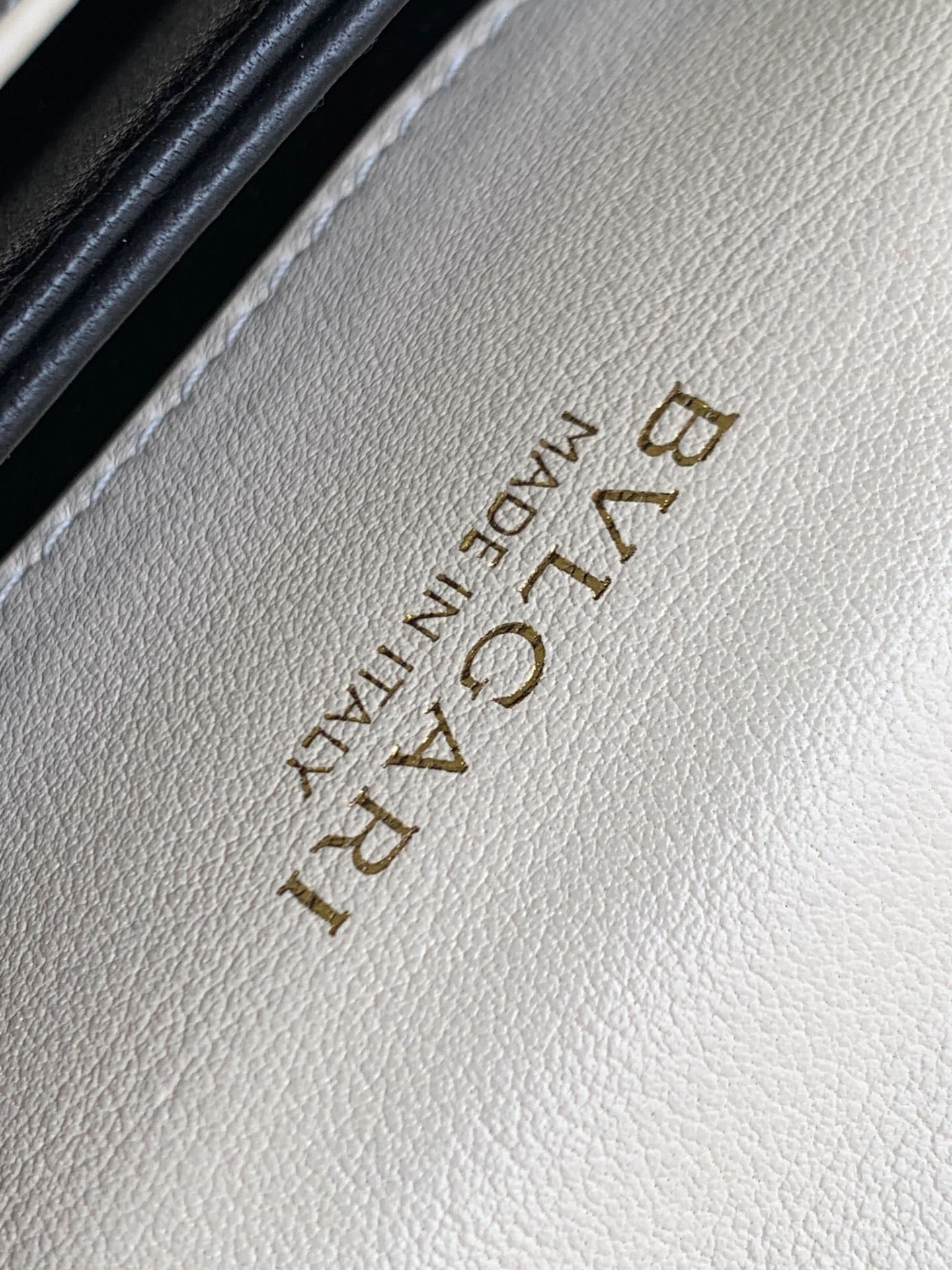 TÚI BVLGARI SERPENTI CALFSKIN WHITE