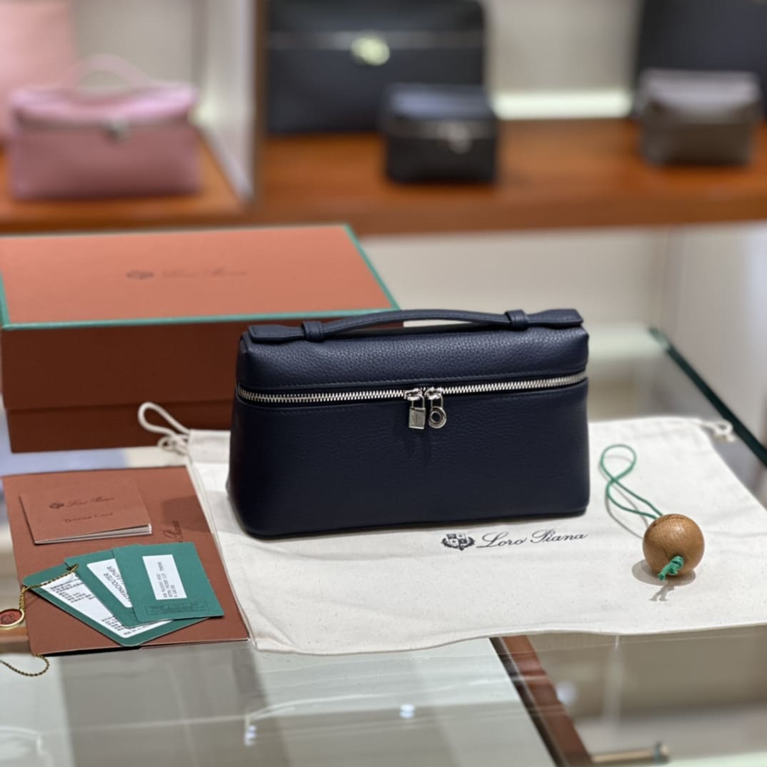 TÚI Loro Piana Women Extra bằng da bê màu xanh Midnight Blue 19