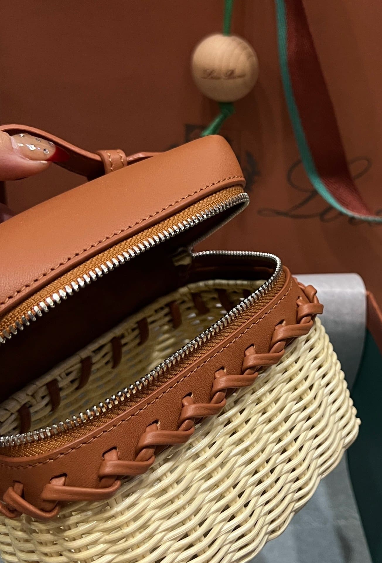 TÚI Loro Piana Women Extra Pocket Cross Body Wicker bằng da bê kết hợp tre đan