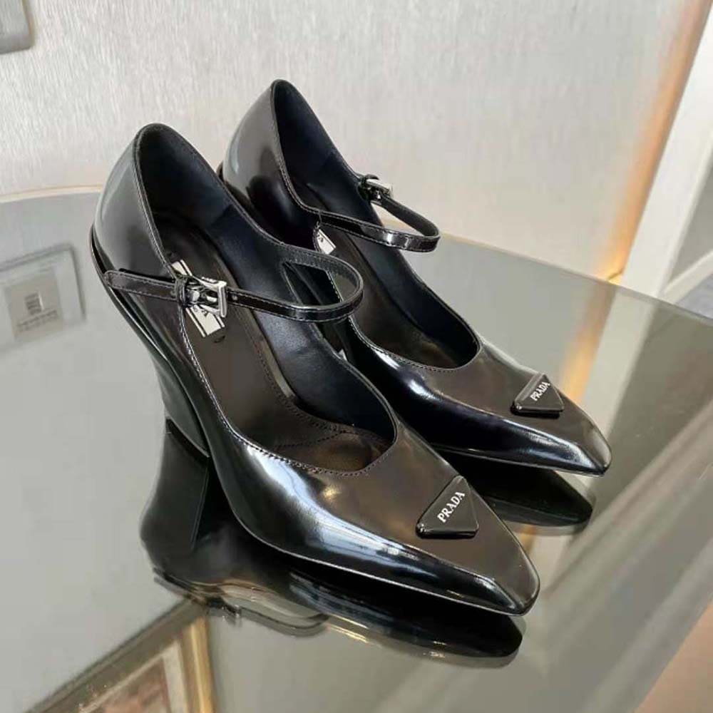 GIÀY Prada Women Brushed Leather Pumps-Black