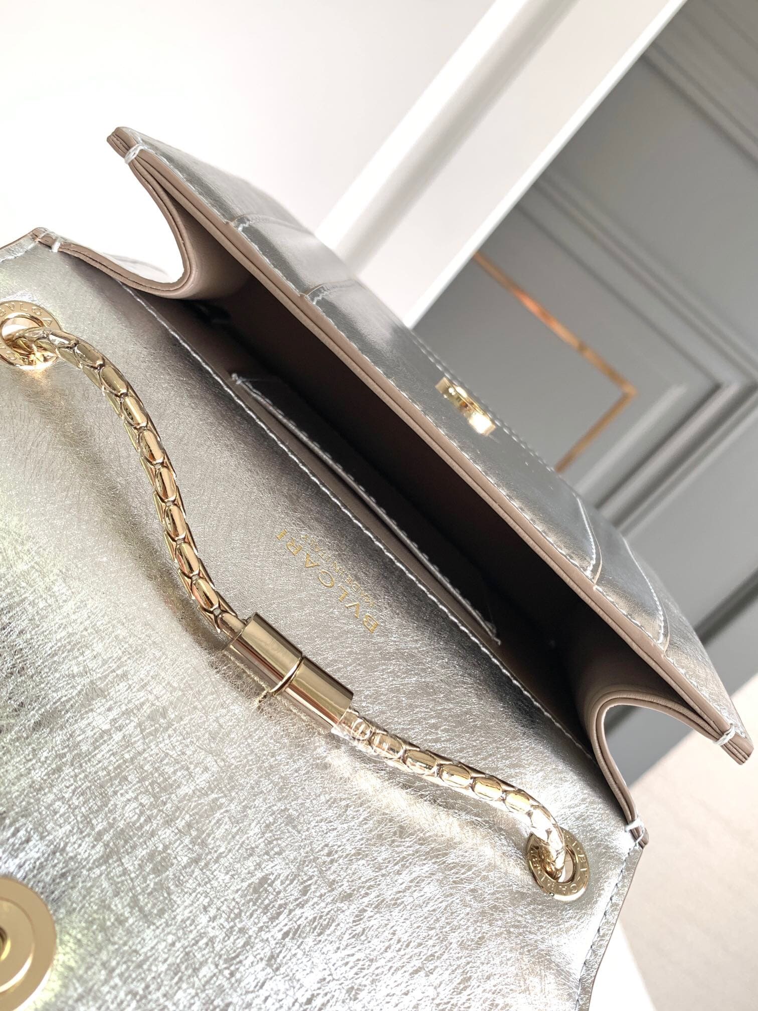 TÚI BVLGARI SERPENTI CALFSKIN SILVER