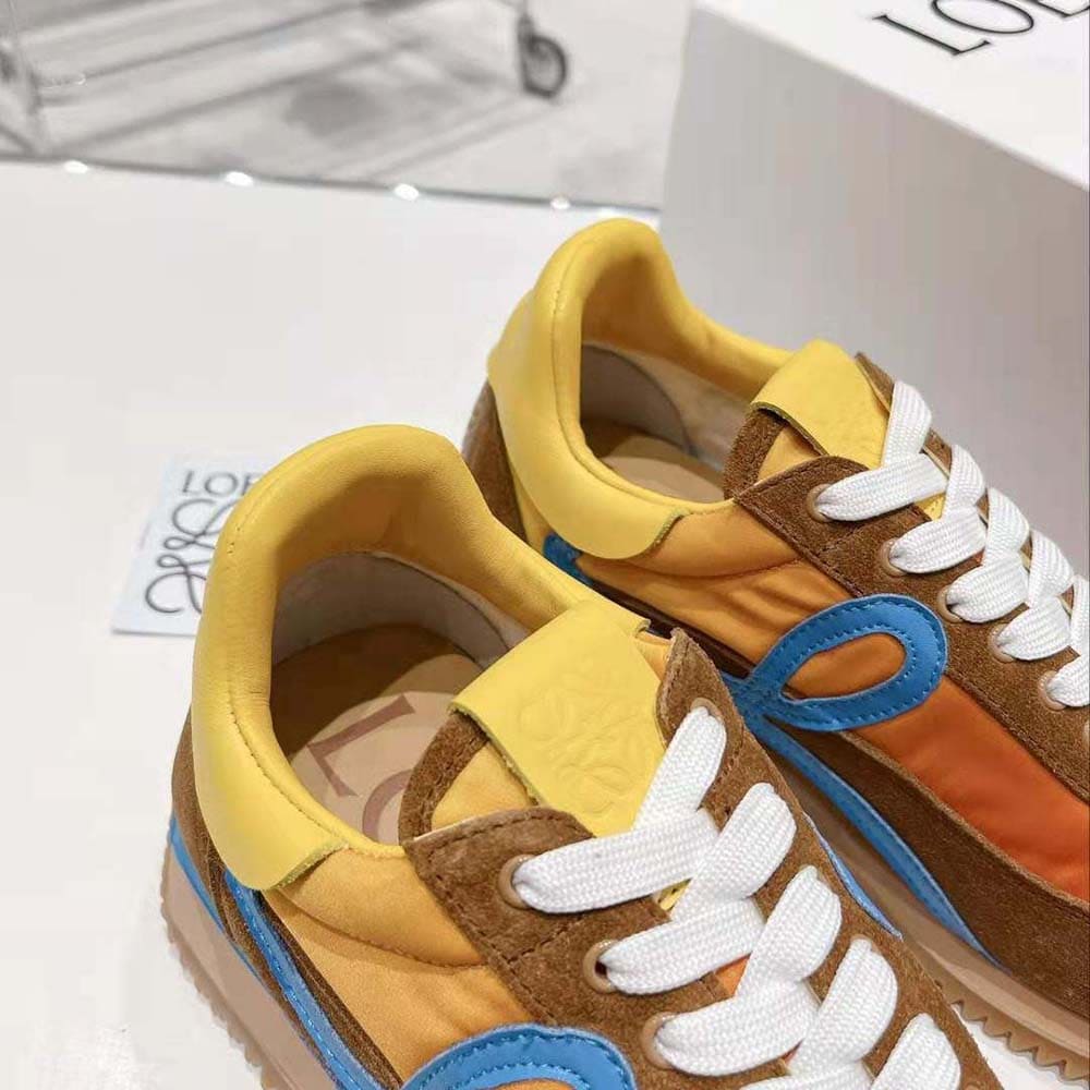 GIÀY Loewe Unisex Flow Runner in Nylon and Suede