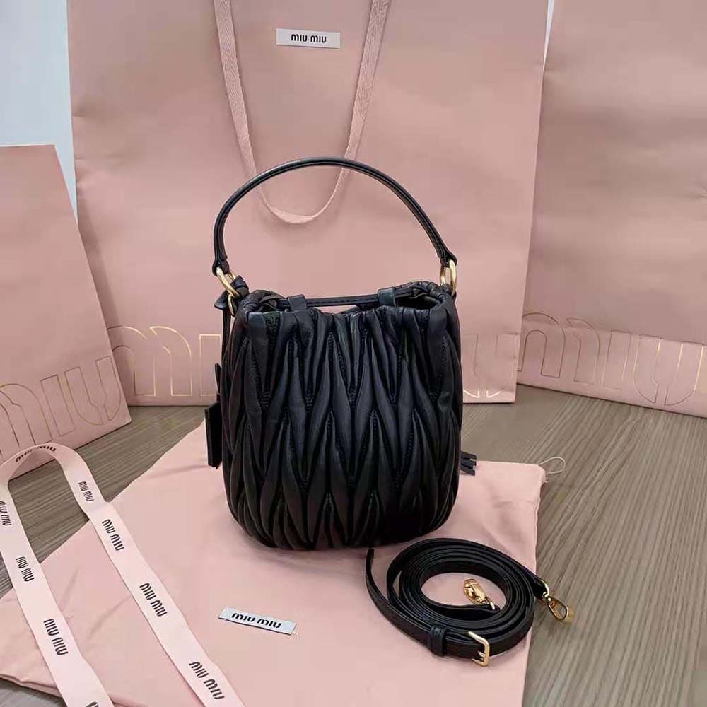 Túi Miu Miu Women Matelassé Nappa Leather Bucket Bag-Black