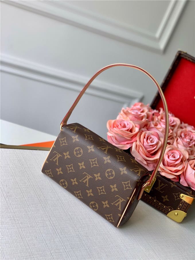 Túi LOUIS VUITTON Sling handbag