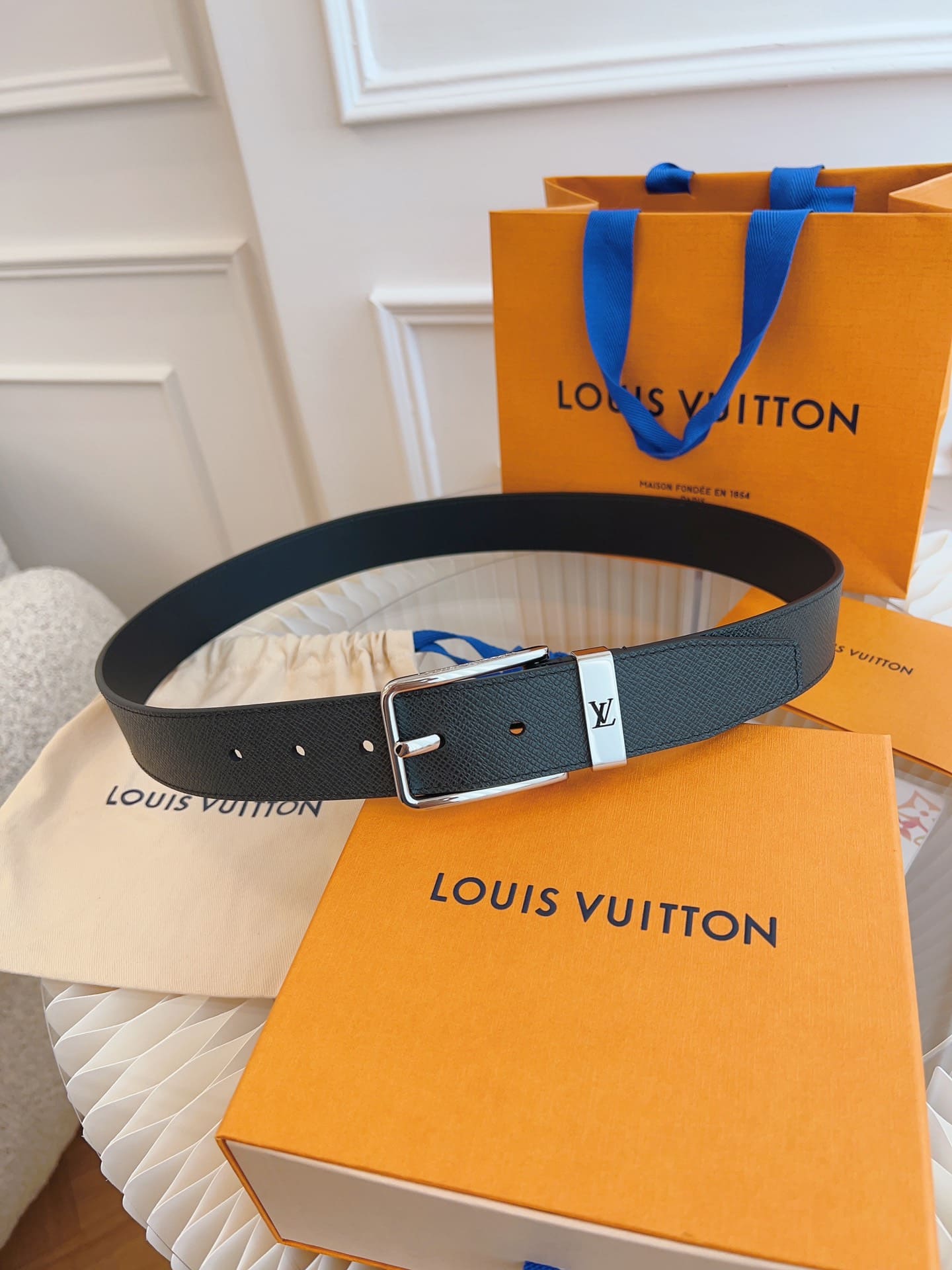 DÂY LƯNG LOUIS VUITTON BLACK EPI LEATHER Khóa bạc