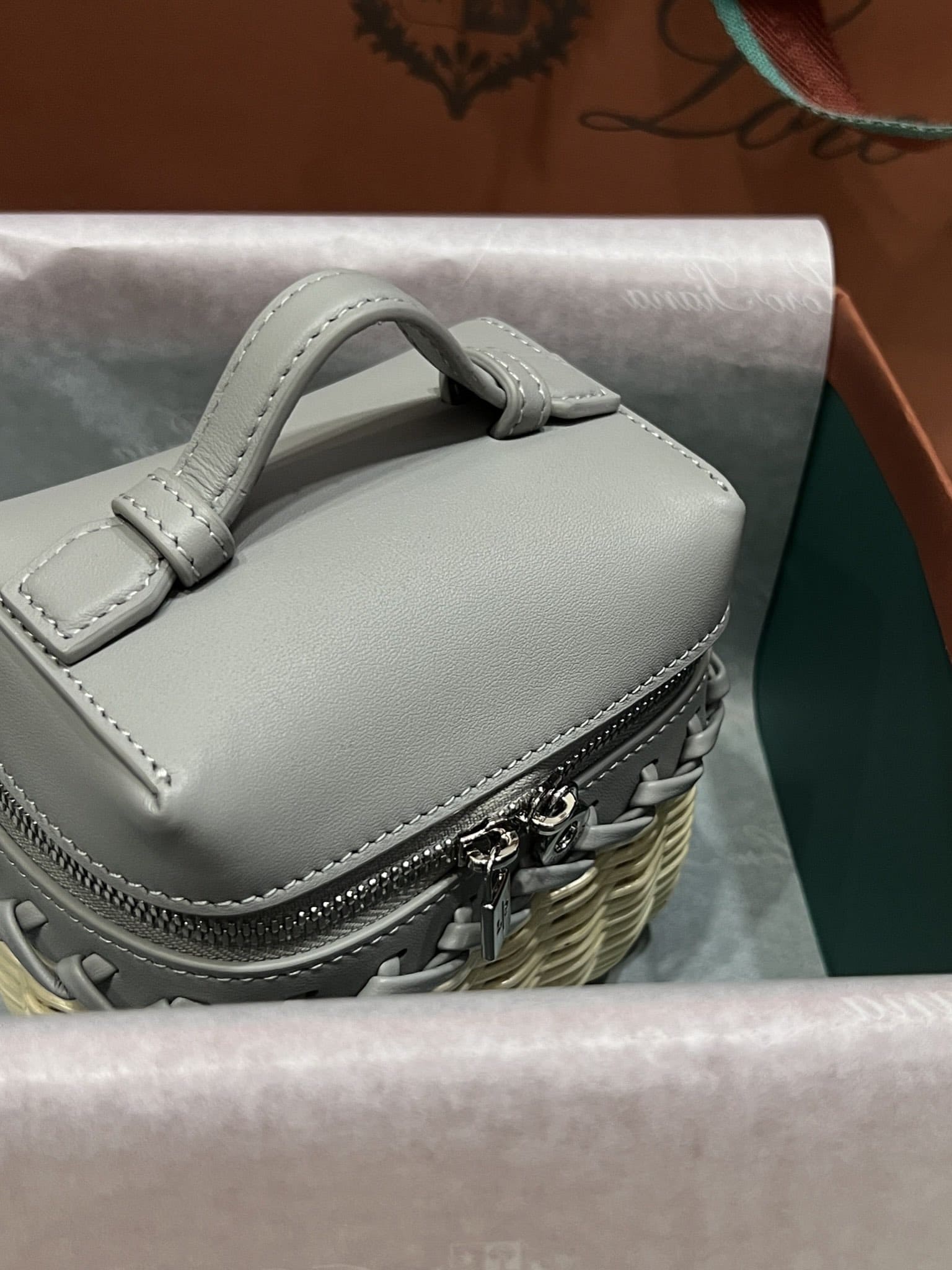 TÚI Loro Piana Women Extra Pocket Cross Body Wicker bằng da bê kết hợp tre đan