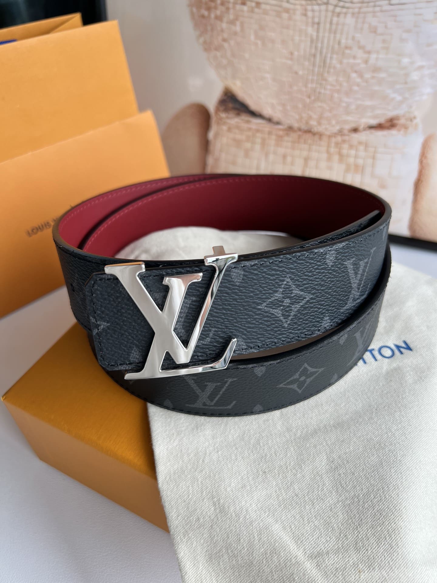 DÂY LƯNG LOUIS VUITTON RED BLACK MONOGRAM LEATHER Khóa trắng