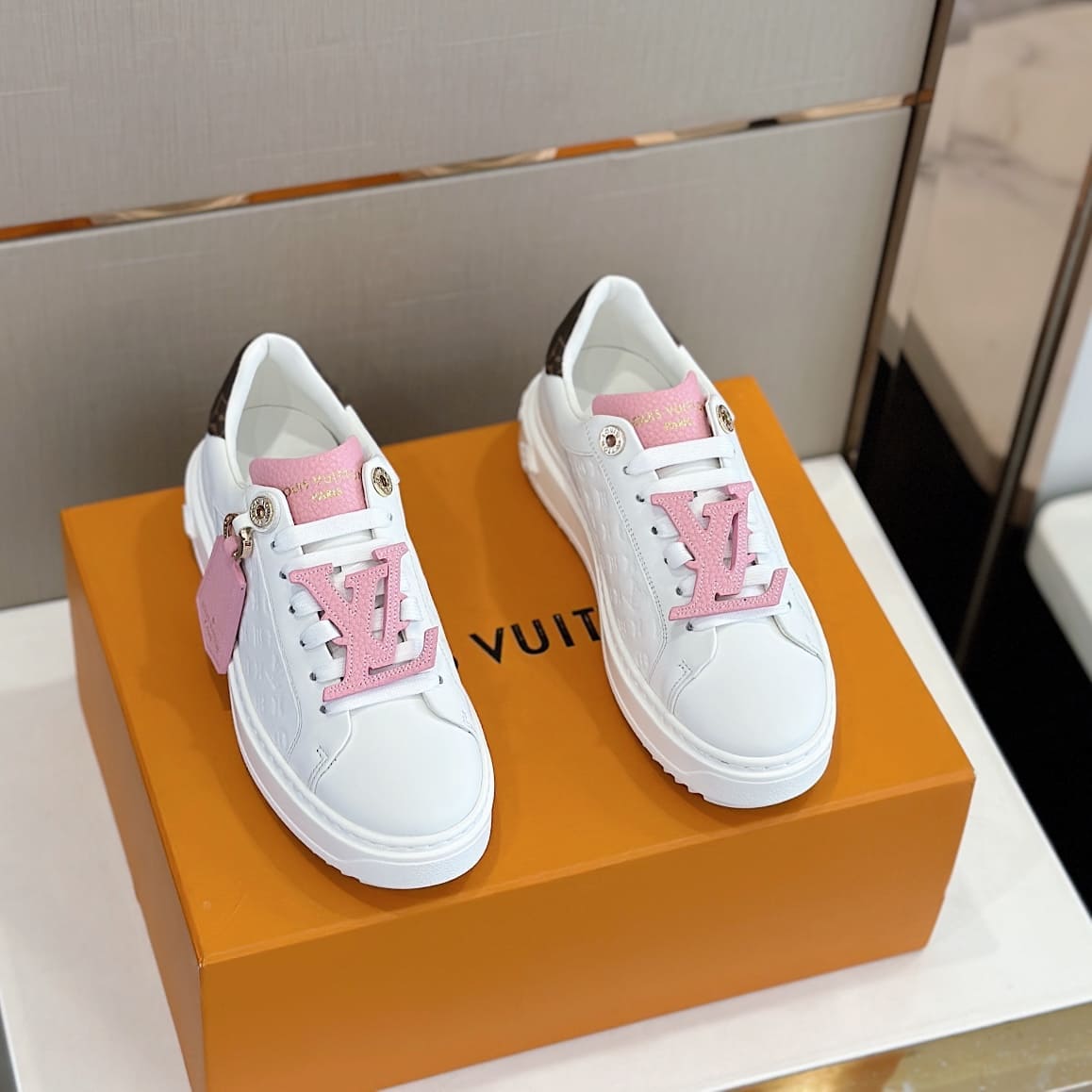 GIÀY LOUIS VUITTON TIME OUT MONOGRAM SNEAKERS SHOES AAA