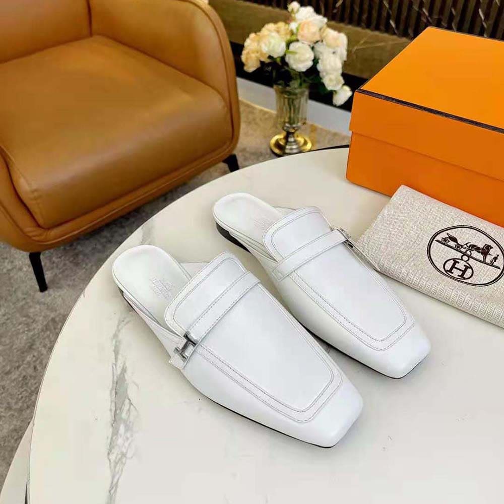 GIÀY Hermes Women Groupie Mule in Goatskin with Miniature Palladium-Plated Paris Buckle-White