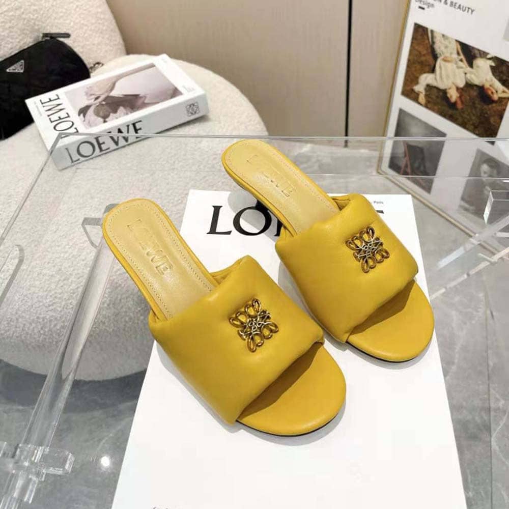 GUỐC Loewe Women Anagram Padded Mule in Lambskin-Orange