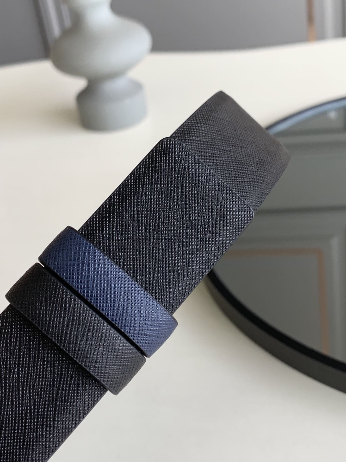 DÂY LƯNG PRADA BLACK SAFFIANO LEATHER Khóa da