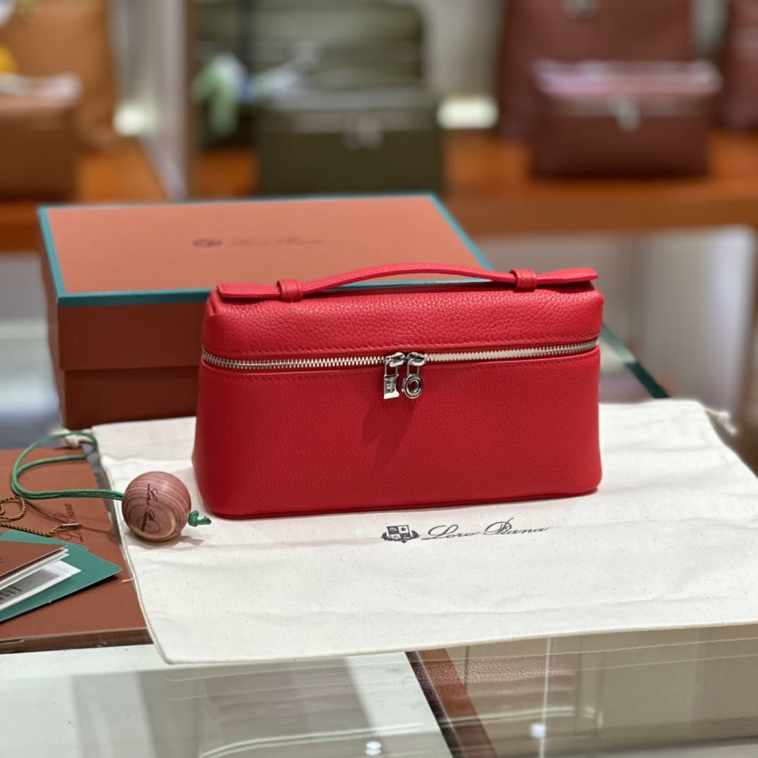 TÚI Loro Piana Women Extra bằng da bê màu đỏ may mắn 19