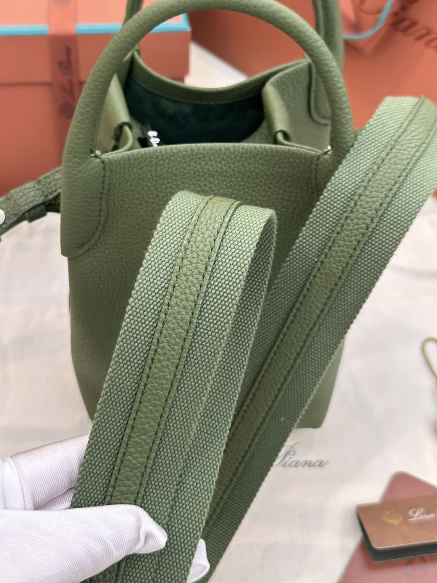 TÚI Loro Piana Bale Micro bằng da bê màu xanh lá cây