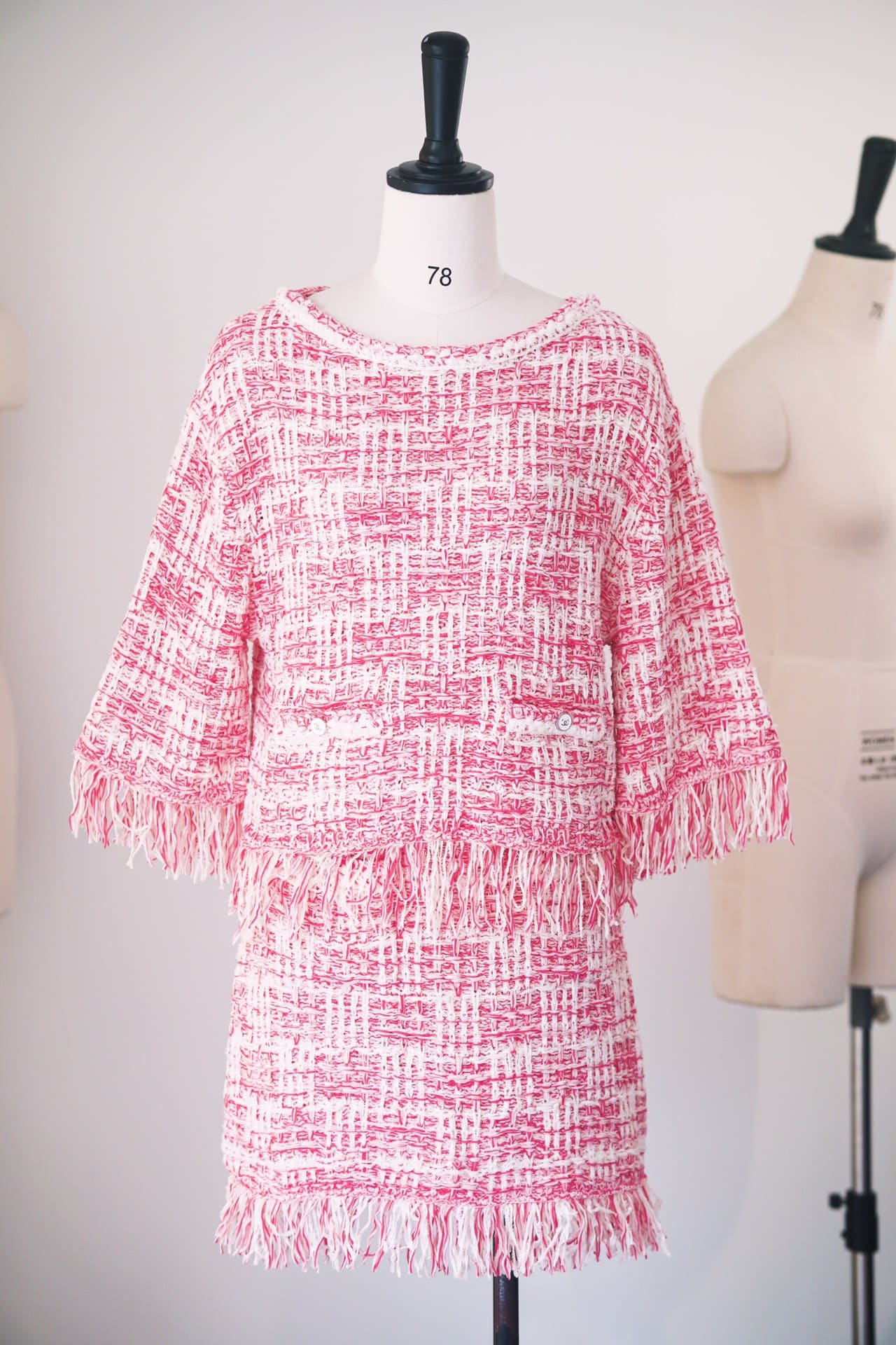 BỘ ĐỒ CHANEL MÀU HỒNG TWEED PINK MID DRESS High Classy