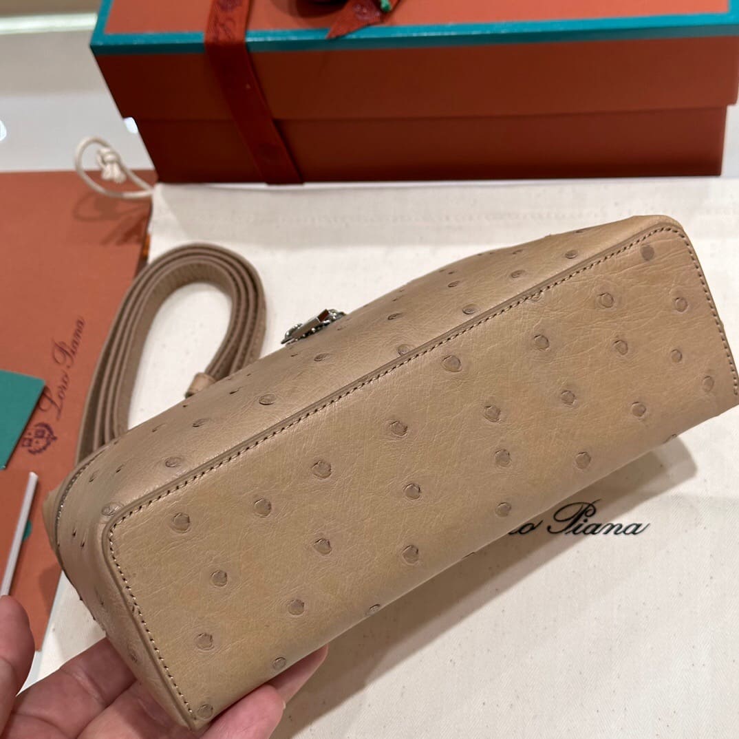 TÚI Loro Piana Women Extra Pocket L27 in Ostrich Leather Light Brown da đà điểu(Gía Liên Hệ)