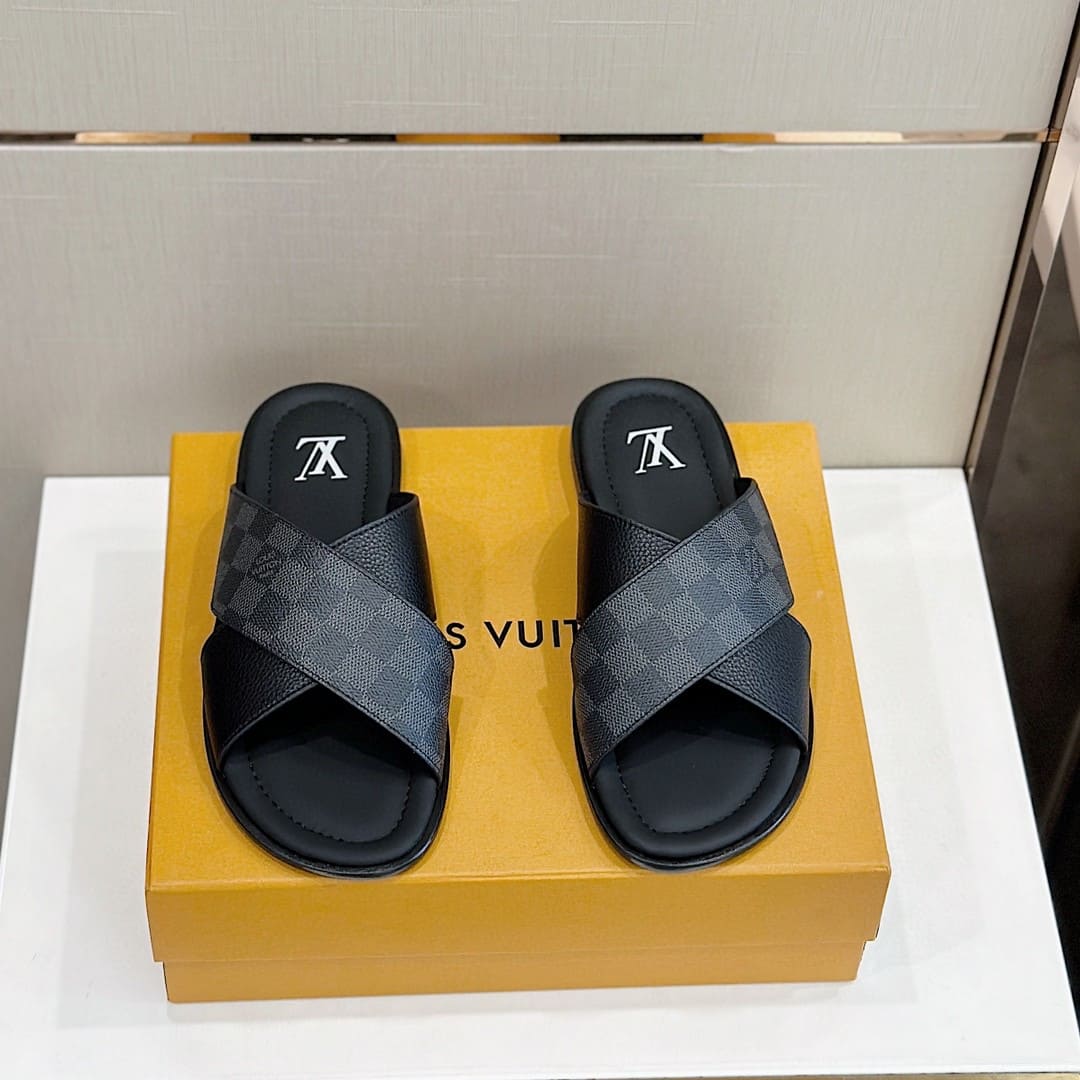 DÉP LOUIS VUITTON TRIANGLE LOGO SANDAL AAA