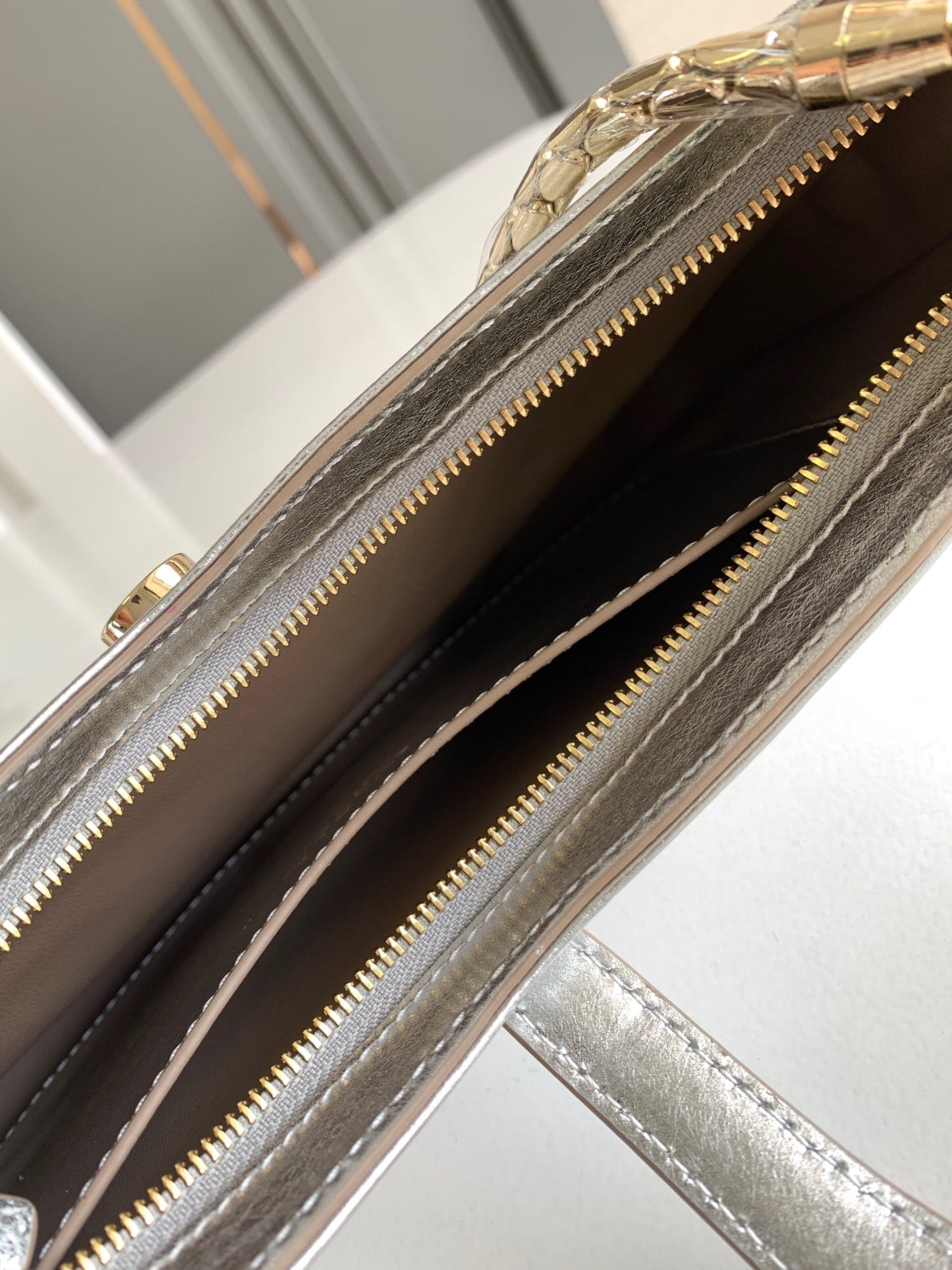 TÚI BVLGARI SERPENTI CALFSKIN SILVER