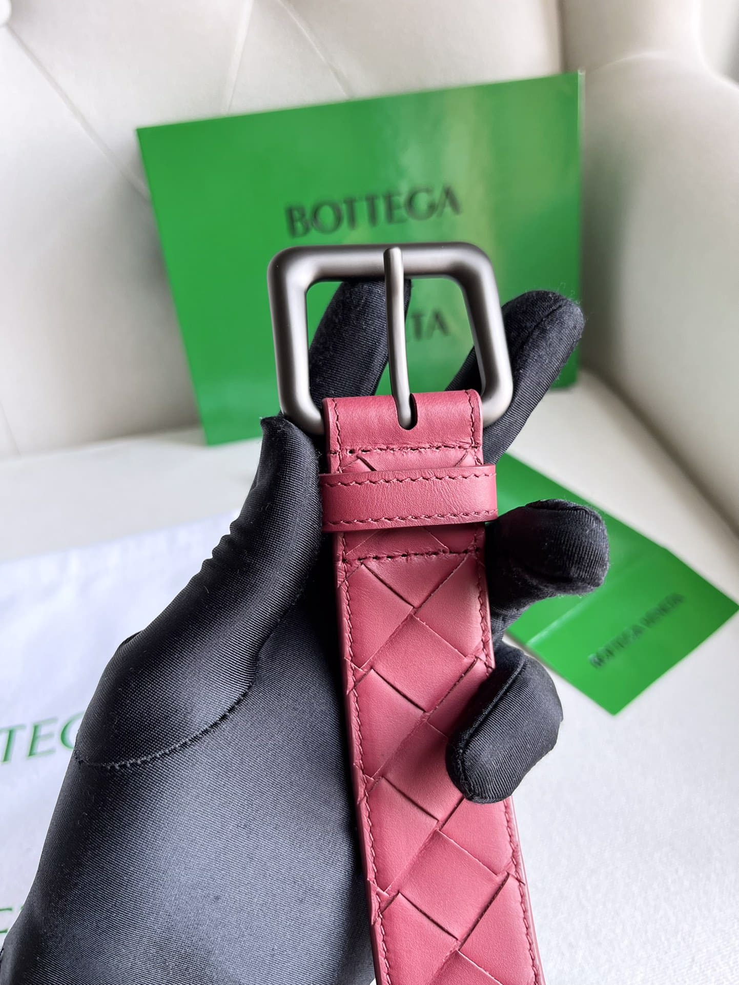 DÂY LƯNG BOTTGA VENETA RED INTRECCIATO LEATHER Khóa đen mờ