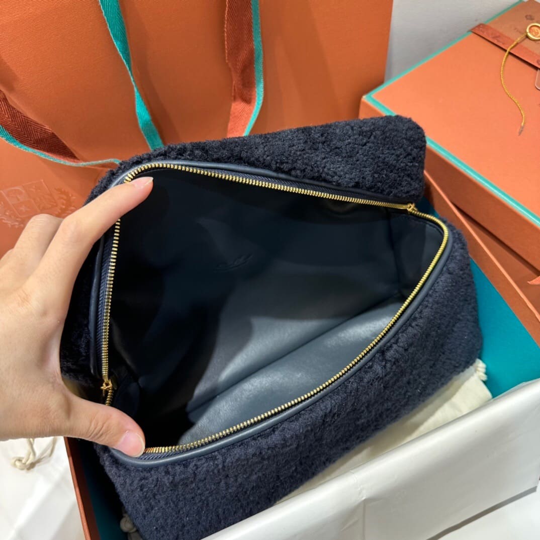TÚI Loro Piana Women Extra Pocket L27 in Lamb Fur Black lông cừu