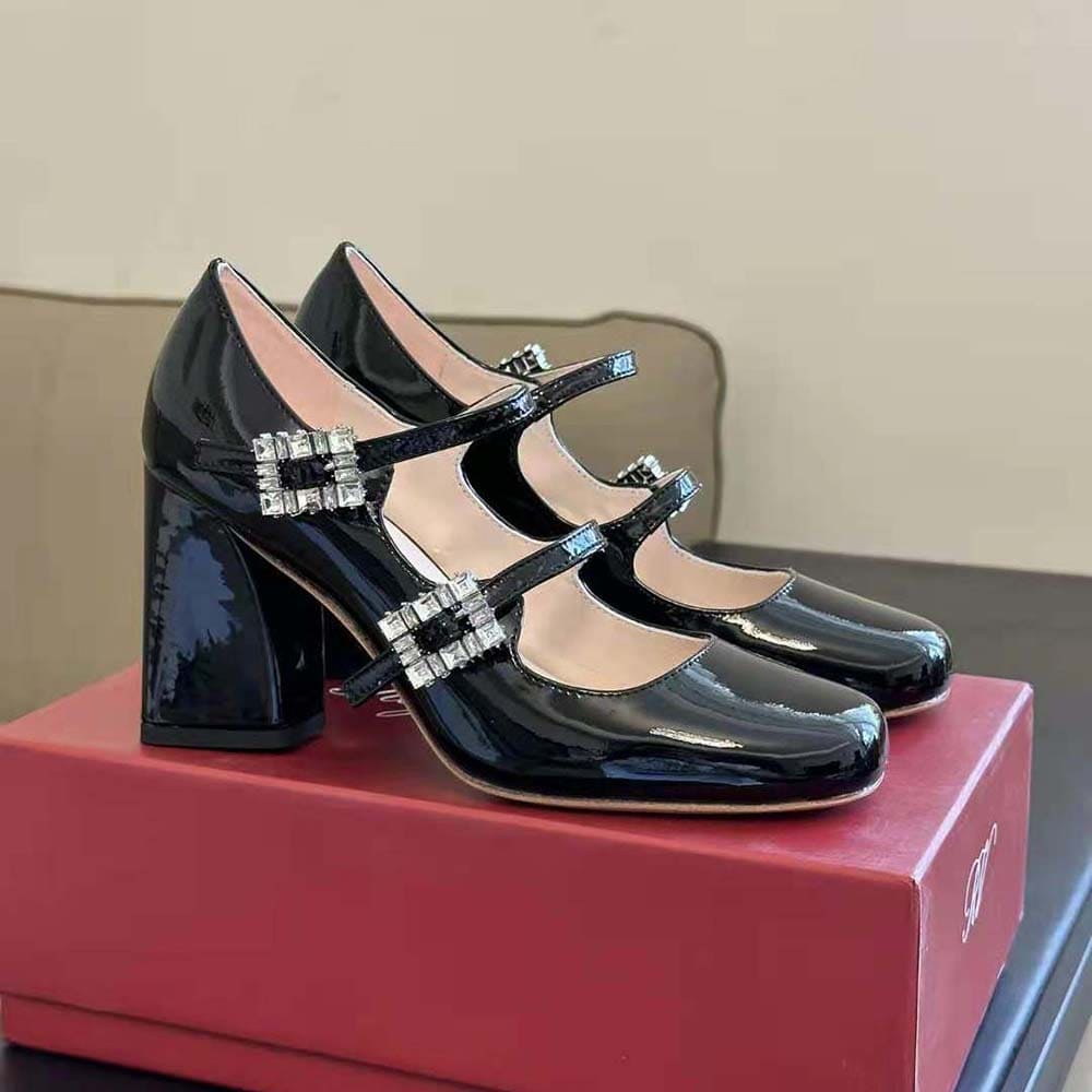 GIÀY Roger Vivier Women Trés Vivier Strass Buckle Mini Babies Pumps in Patent Leather