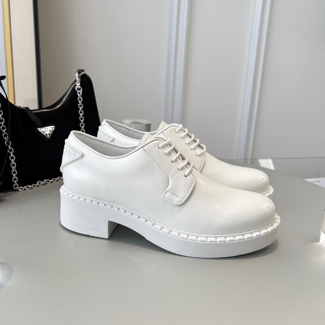 GIÀY PRADA TRIANGLE LOGO LOAFER SHOES