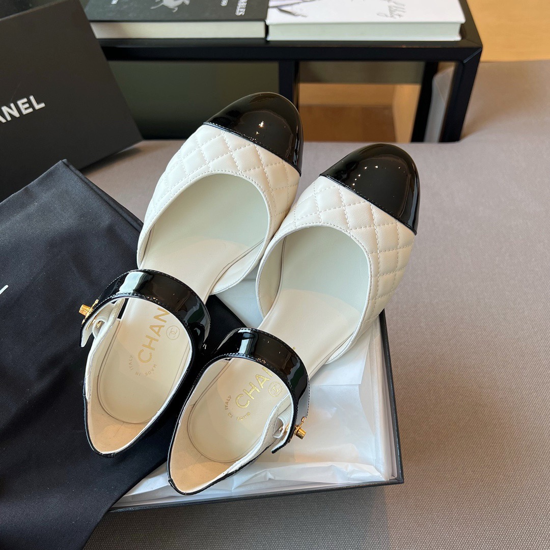 GIÀY CHANEL CC Logo Leather Sling Back