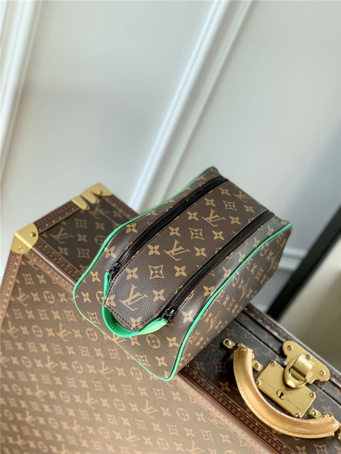 Túi LOUIS VUITTON dopp kit toilet pouch bag unisex