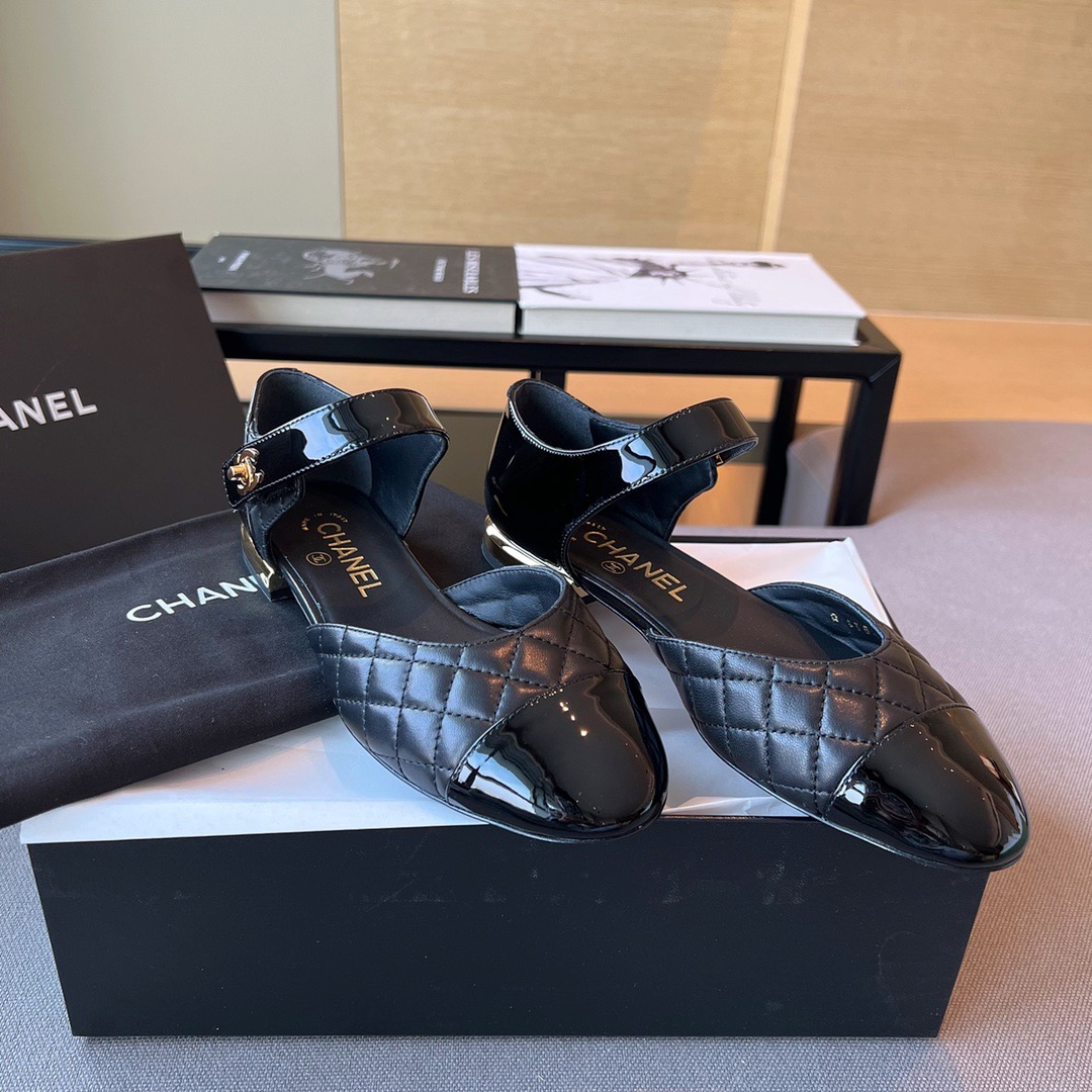 GIÀY CHANEL CC Logo Leather Sling Back