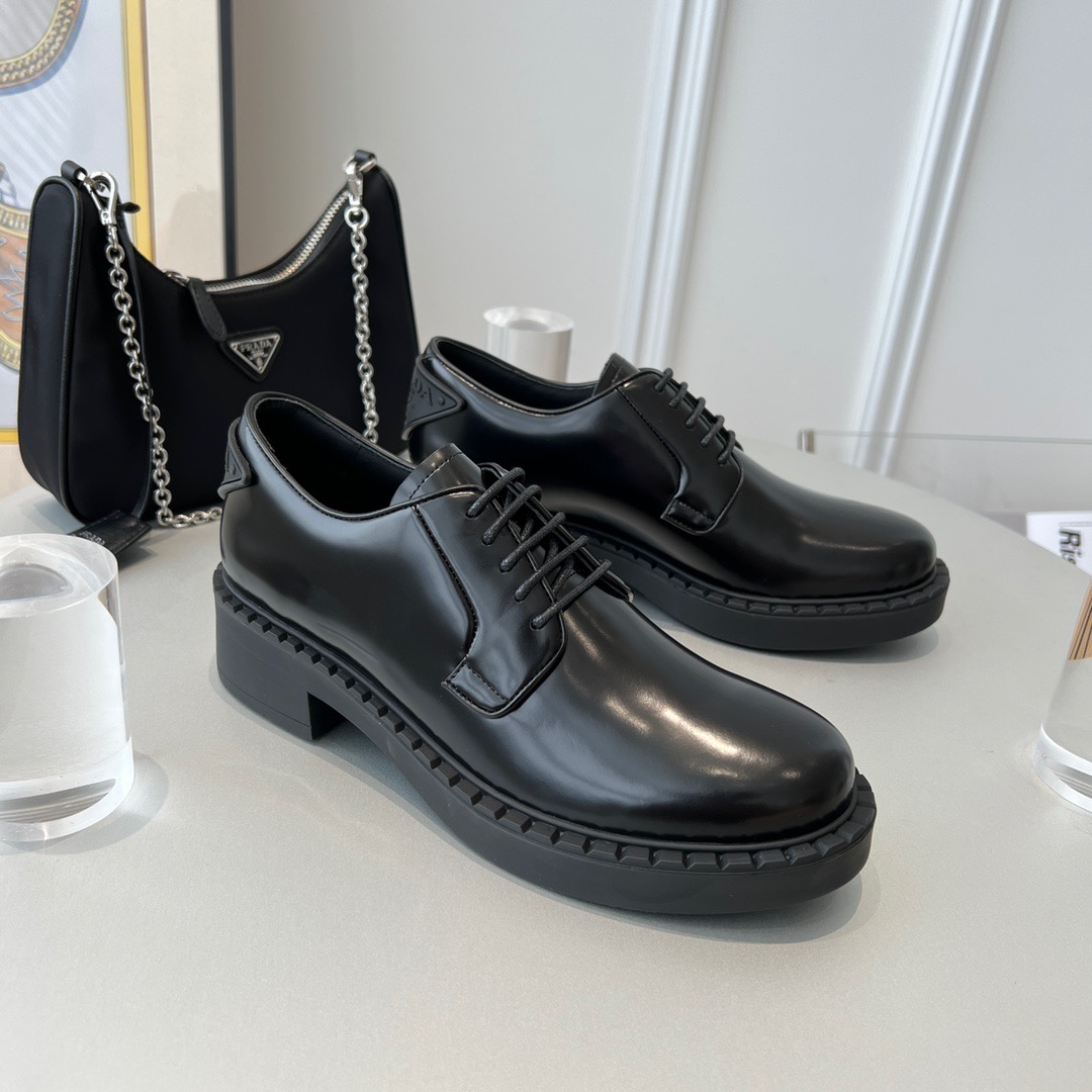 GIÀY PRADA TRIANGLE LOGO LOAFER SHOES