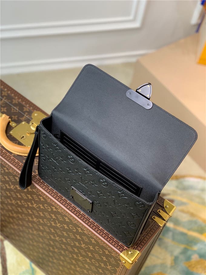 Túi LOUIS VUITTON s lock a4 pouch bag