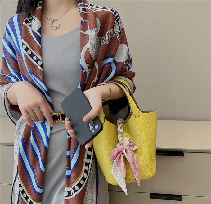 KHĂN Hermes Silk scarf