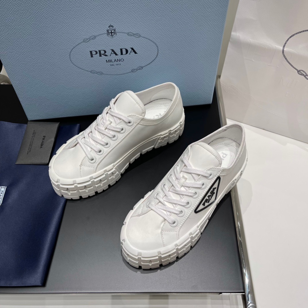 GIÀY PRADA TRIANGLE LOGO SNEAKERS SHOES