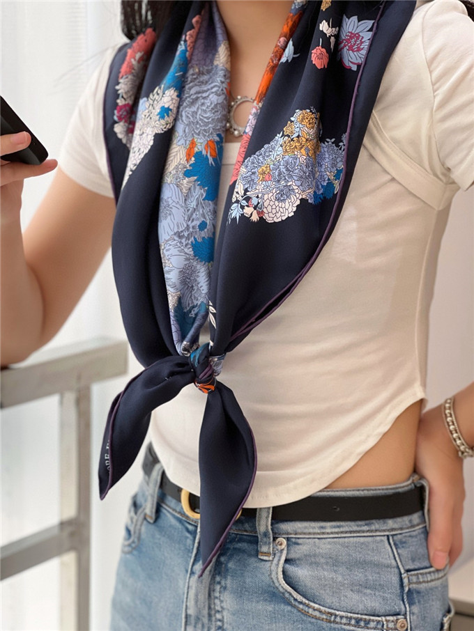 KHĂN Hermes Robe Legere Silk scarf